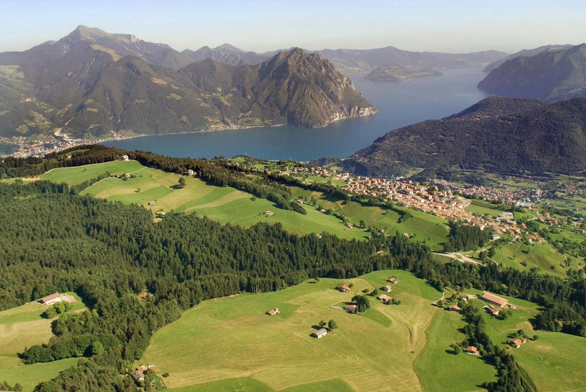 La Casa Sull' Altopiano Mountain Lake Iseo Hospitality Bossico Exterior foto